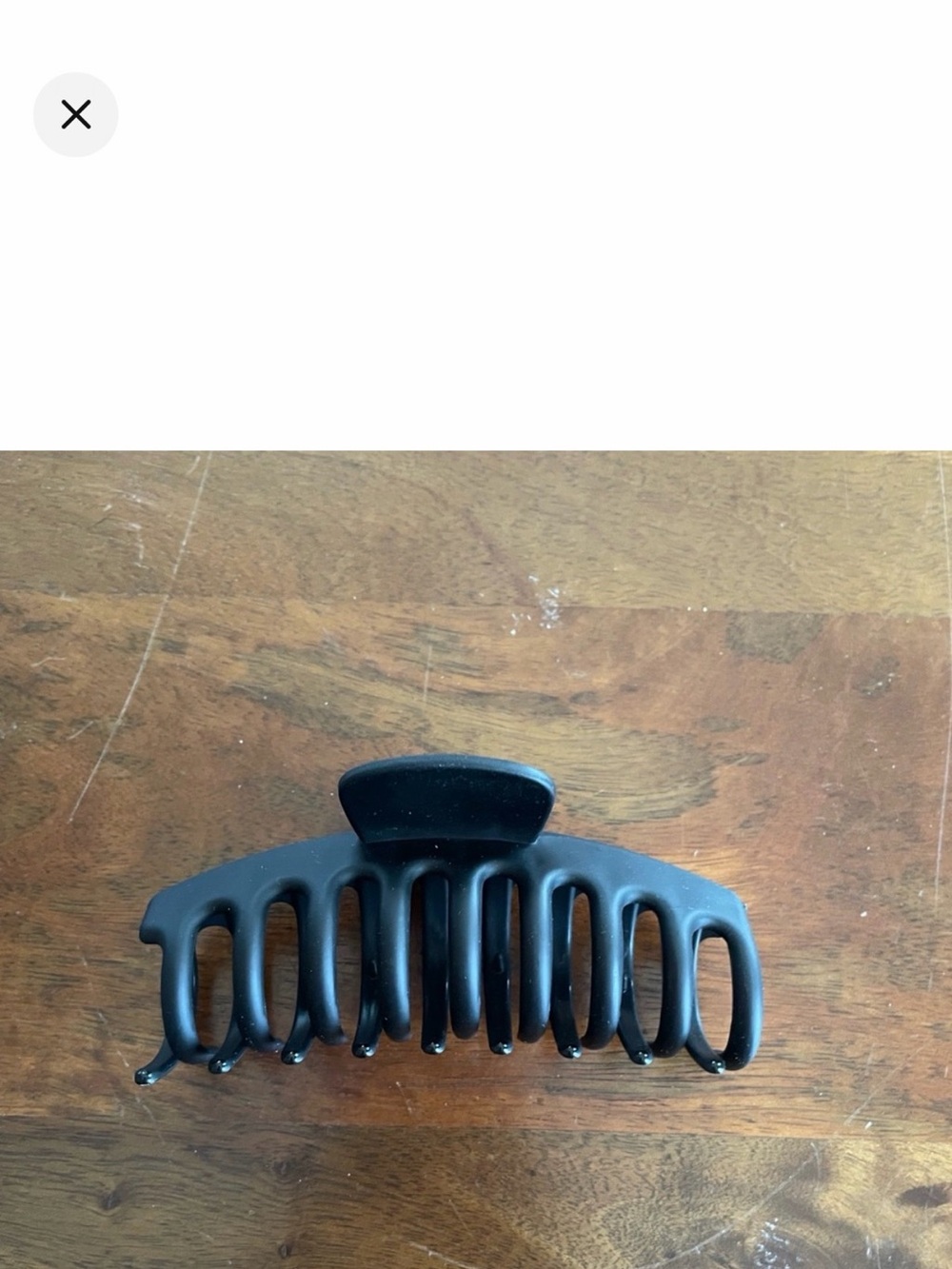 Black Hair Claw Clip - Secure Grip for Styling